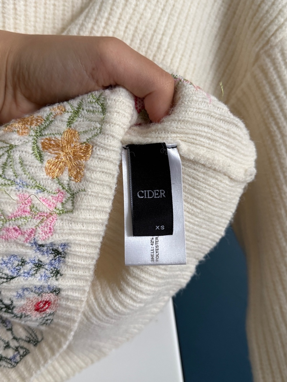 Cider knit Floral Embroidered Sweater - Picture 4 of 6
